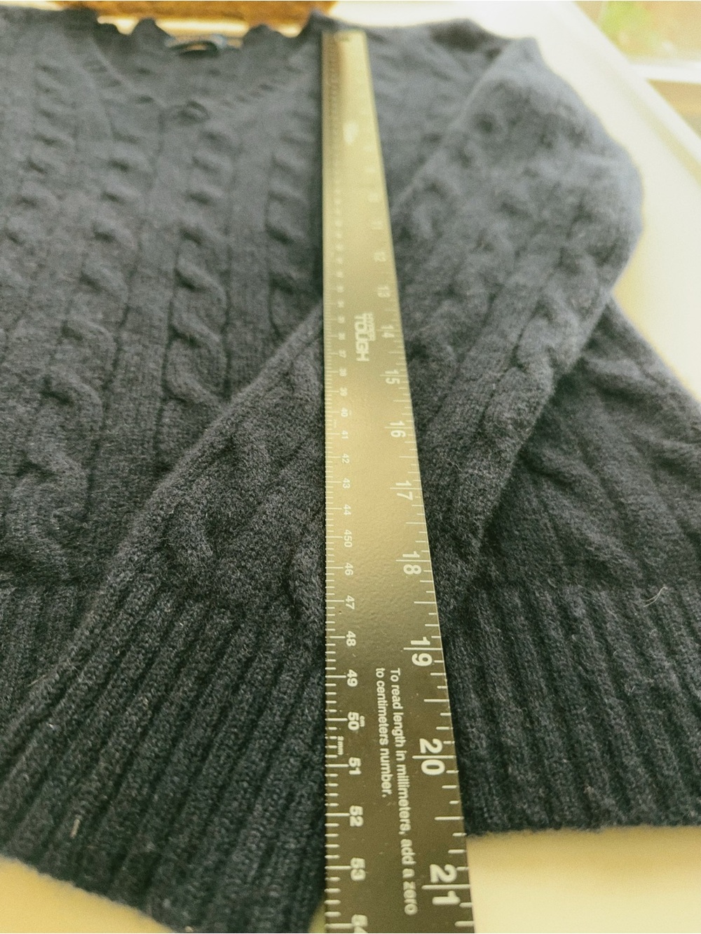 100% Cashmere • Polo Ralph Lauren • Midnight Harbor • Cable Knit V-Neck•
🐐⚓️💙 - Picture 5 of 9